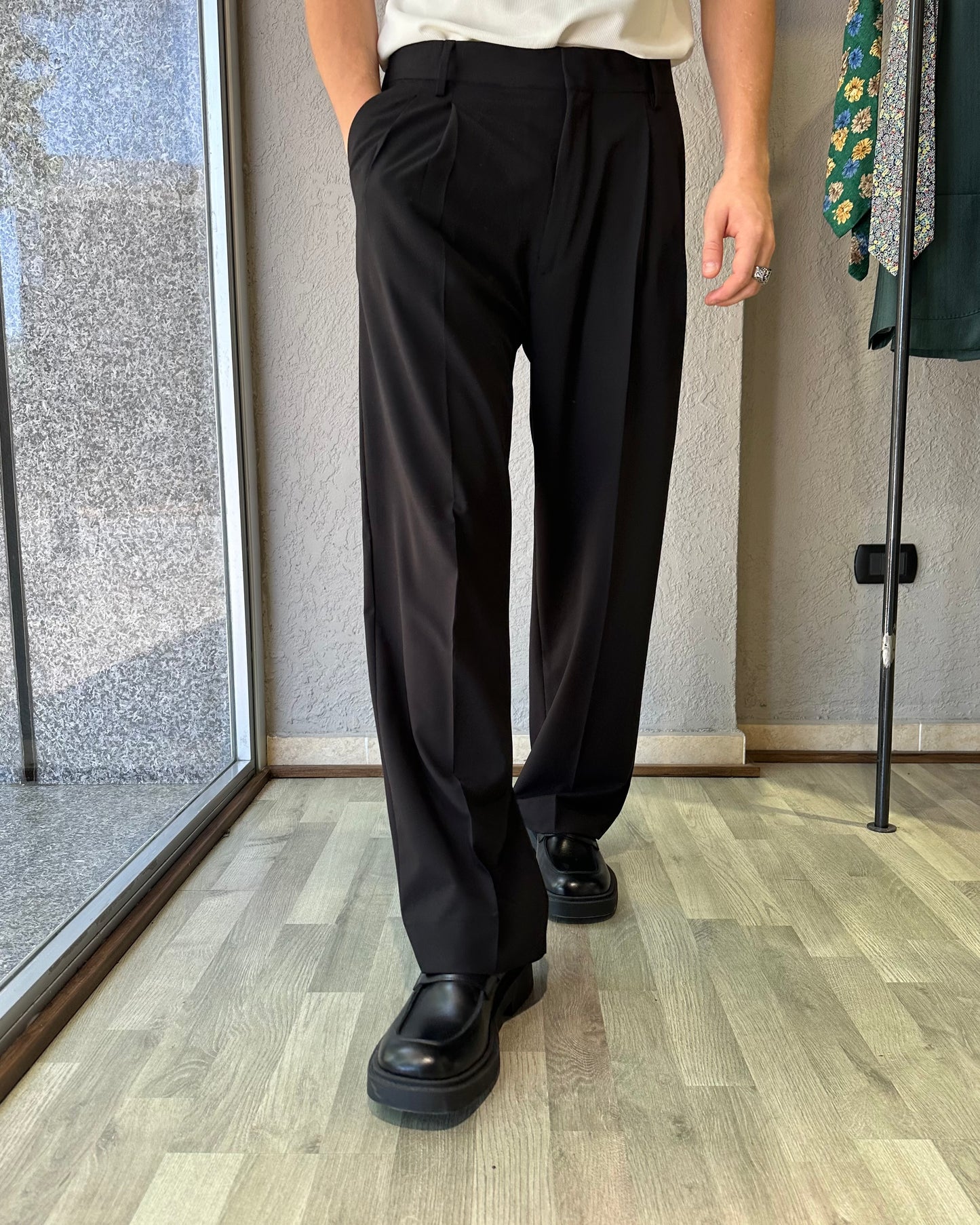 PANTALONE TAILORED FIT – tessuto fluido