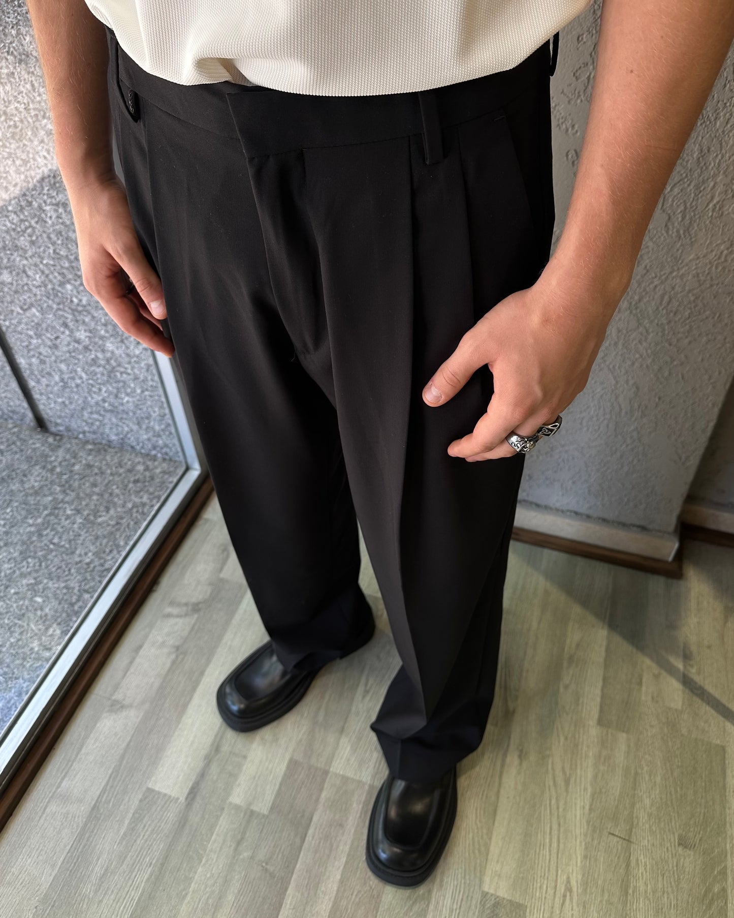PANTALONE TAILORED FIT – tessuto fluido