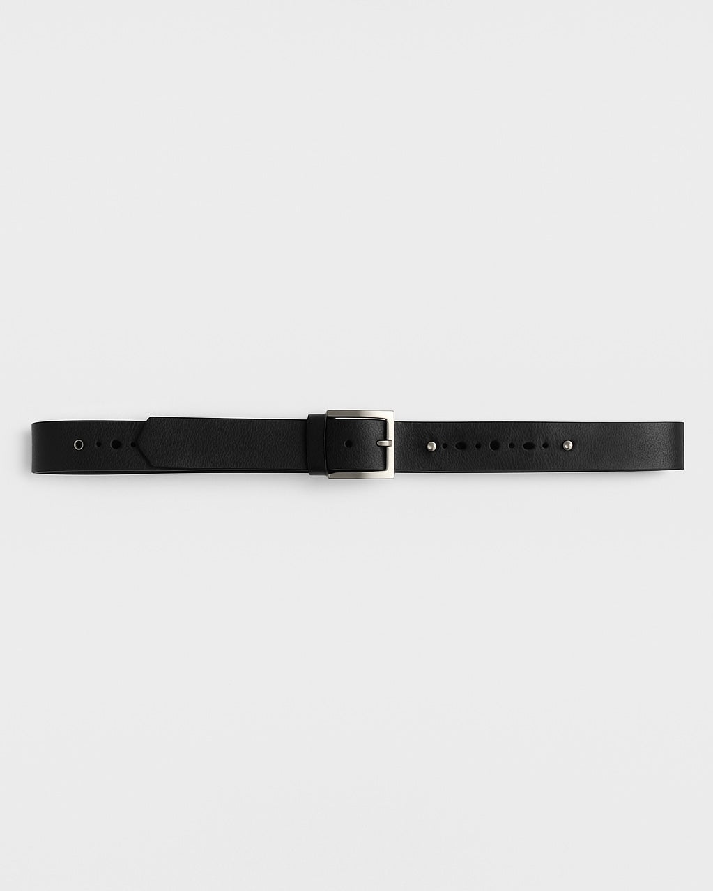 CINTURA IN PELLE - TRAFORATA E BORCHIE