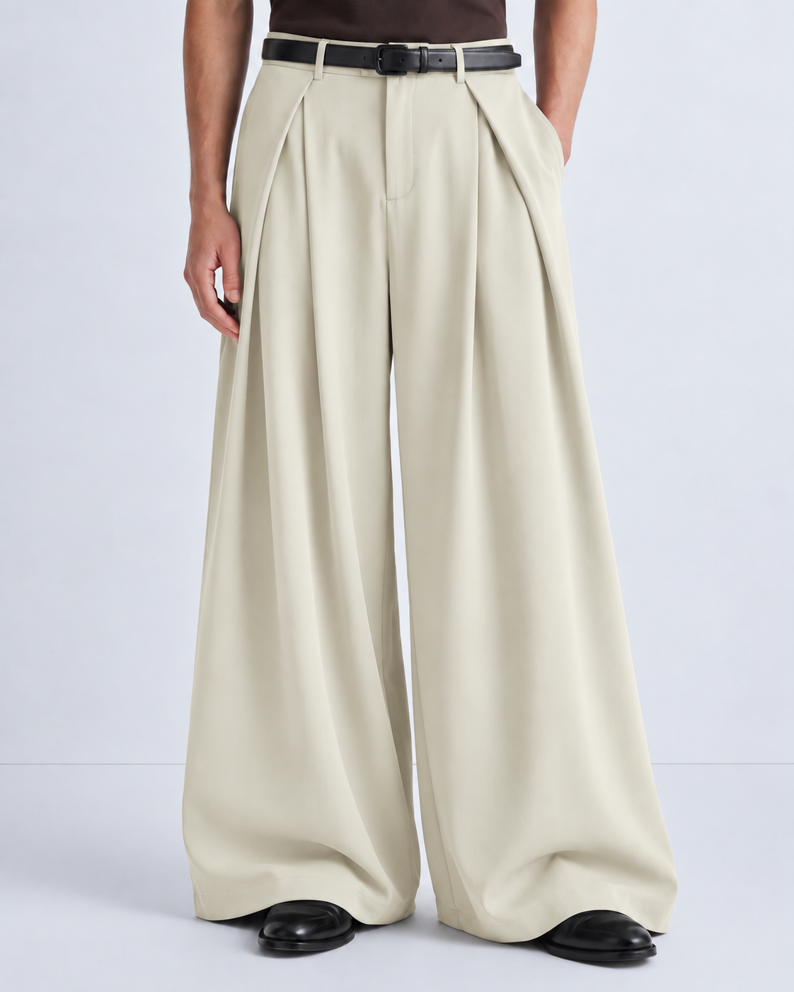 Pantalone wide leg panna indossato