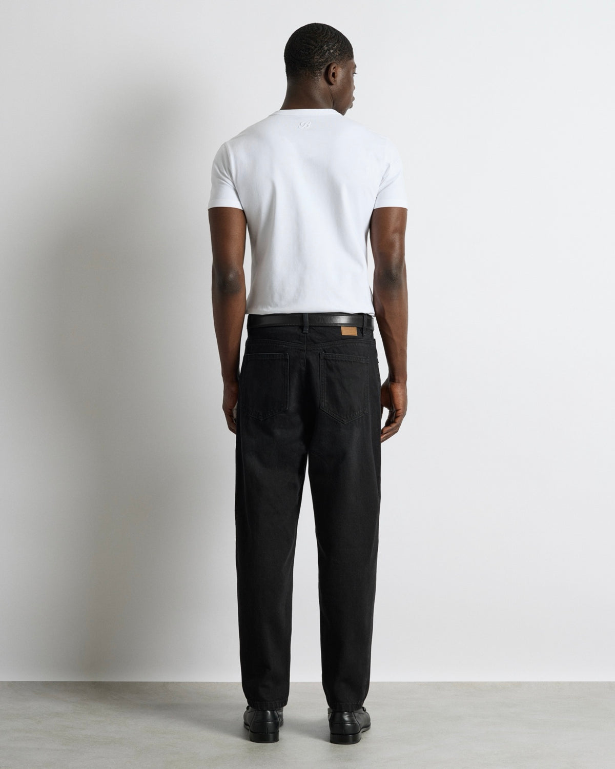 Jeans carrot fit nero vista posteriore