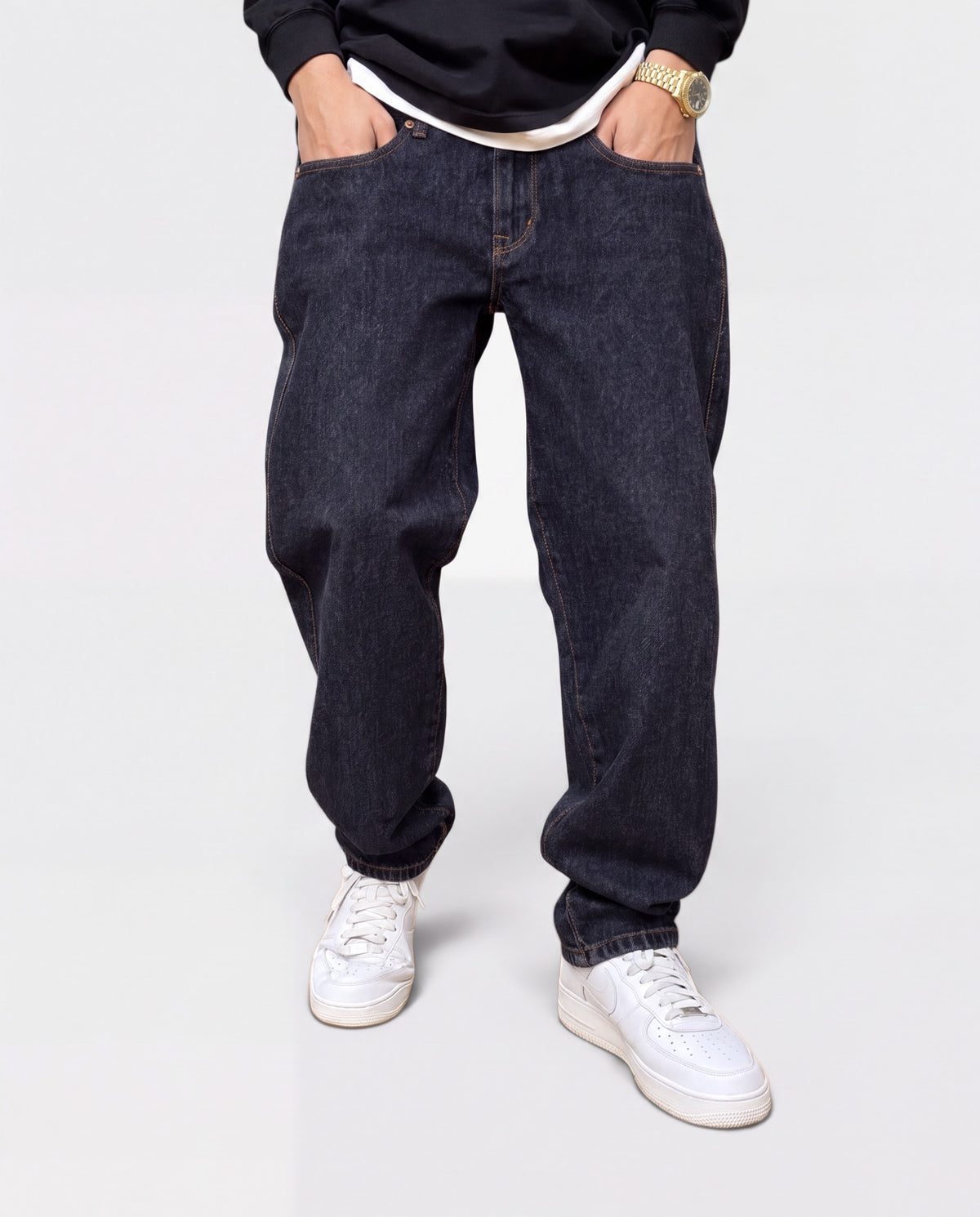 Jeans carrot fit indossato