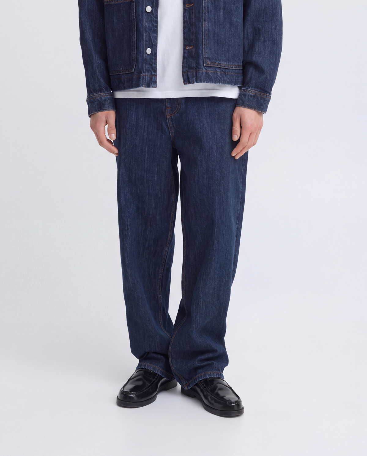 Jeans ISOLID straight fit blu scuro indossato